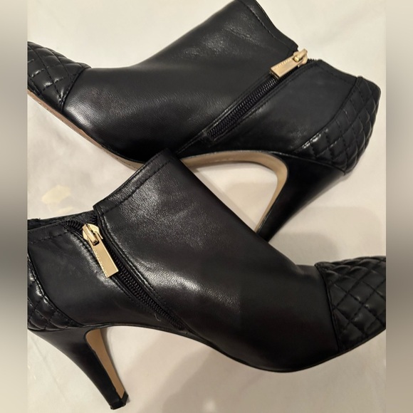 Vince Camuto Valentina Women's Black Leather Ankle Boots Size 10 - Picture 6 of 8